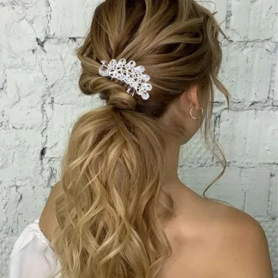 Produktbild von Haarsieraad für die Braut - Haarkamm mit Blumen aus Kristallperlen in Pfauenform zur Haardekoration bei Hochzeiten
