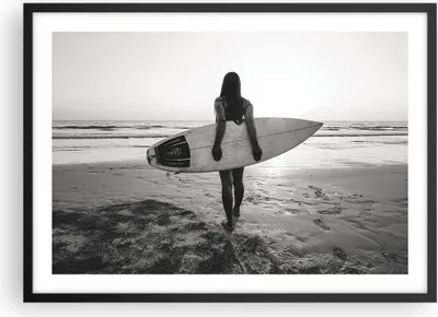 Produktbild von Gerahmtes Poster - Schwarzer Rahmen - Frau Strand Surfen - 70x50 cm - Wand Bild - Wanddeko - Wandbilder - Kunstposter - Wandposter - Bilderrahmen - Bilder - Kunstdruck - P2BAA70x50-5036