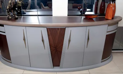 Immagine prodotto di Elegante console in legno marrone dal design moderno
