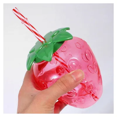 Produktbild von Erdbeer Trinkbecher mit Deckel und Strohhalm für Sommerpartys und Mottopartys, wiederverwendbarer Bubble Tea Becher