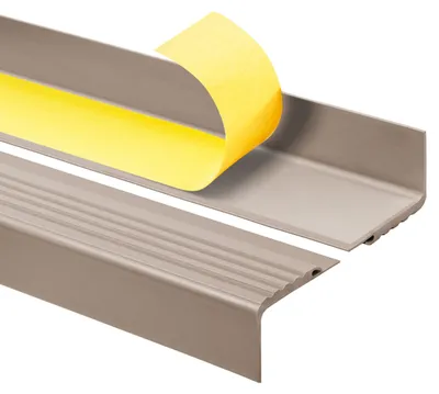Obrázek produktu pro QUEST Schodová lišta PVC 48x42 mm, 0.9m, Samolepicí, Protiskluzová schodová hrana, schodový profil, ochrana schodů, PMW, L profil, béžová