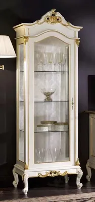 Produktbild von Casa Padrino Luxus Barock Vitrine Weiß / Gold - Handgefertigter Massivholz Vitrinenschrank mit Glastür - Prunkvolle Barock Möbel - Luxus Qualität -  Italy