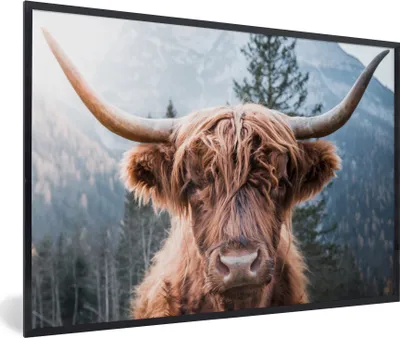 Produktbild von MuchoWow® Gerahmtes Poster Schottischer Highlander - Berge - Porträt 90x60 cm - Poster mit Schwarzem Bilderrahmen Wandposter Rahmen Foto Bilder - Fotorahmen - Foto-Plakat