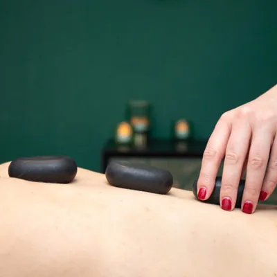 Produktbild von mydays Hot Stone Massage Zürich; Erlebnis verschenken oder selbst erleben; Gutschein für 1 Person(en)