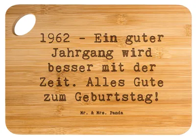 Produktbild von Mr. & Mrs. Panda Schneidebrett Spruch 1962 Geburtstag - Transparent - Geschenk, Hackbrett, besondere Geschenke, Geburtstagsgeschenk, Alter, Glückwünsche, Frühstücksbrett