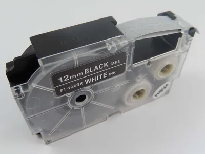 Produktbild von vhbw Schriftband-Kassette Ersatz für Casio XR-12ABK1, XR-12ABK für Etiketten-Drucker 8m x 12mm Weiß auf Schwarz