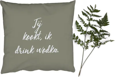 Produktbild von MuchoWow® Zierkissen Sofakissen Wohnzimmer Dekokissen 45x45 cm Sprichwörter - Zitate - Du kochst, ich trinke Wodka - Trinken - Kochen - Schlafpolster - Polster für das Sofa