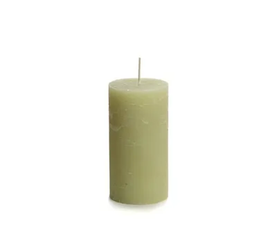 Produktbild von Rustik Lys Rustikale Stumpenkerze – Birnengrün – 7 × 13,5 cm