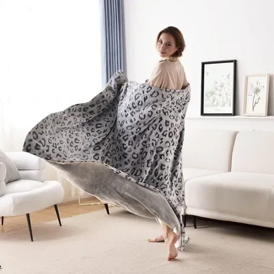 Zdjęcie produktu dla Miękki koc polarowy w leopardzi wzór, 150 x 200 cm, kolor czarny, do użytku w domu