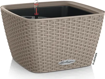 Produktbild von LECHUZA-Pflanzgefäß BACINO Cottage 30 Sandbraun | Pflanzschale mit Bewässerungssystem und Pflanzeinsatz | Flechtoptik | 30 x 30 x 18,5 cm | 15458