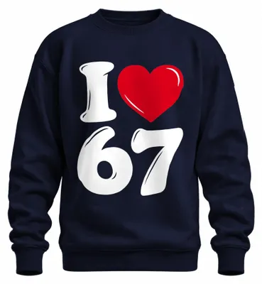 Productafbeelding van Ik hou van 67! Cadeauidee voor een verjaardag. Statement-trui met sarcasme. Marineblauw, maat M