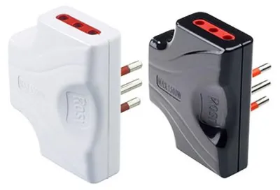 Productafbeelding van Drievoudige, platte adapter 10A ROSI 2P+T - stopcontacten 10A, 2 polig + aarding, kleur: wit