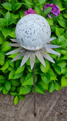 Produktbild von Blütenzauber Milano Rosenkugel 10 cm Edelstahl weiß gesprenkelt Gartenstecker Deko mit Stab 80 cm