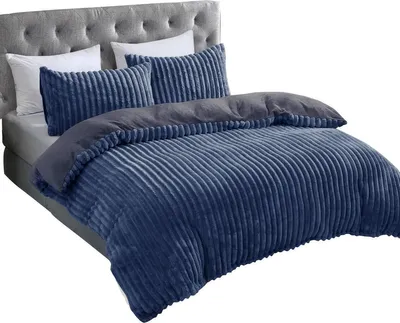 Imagen del producto de Juego de ropa de cama de forro polar Doubleface, hecho de poliéster. Incluye funda de edredón y fundas de almohada, reversible, en color gris antracita y azul oscuro. Tamaño: 155x220 cm