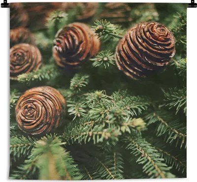 Produktbild von MuchoWow® Wandteppich Wandbehang Eine Nahaufnahme von Tannenzapfen am Weihnachtsbaum 60x60 cm Tapisserie Dekoration Wandtuch - Dekorationen - Wand Decke