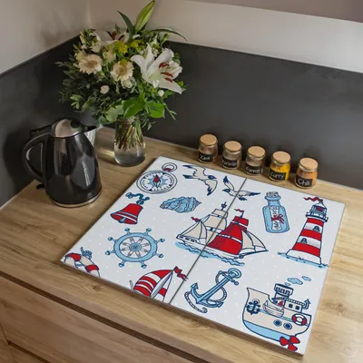 Zdjęcie produktu dla Dwuczęściowa płyta pokrywająca kuchenkę Banjado, każda o wymiarach 30 x 52 cm, z gumowymi podkładkami dystansowymi, szkło bezpieczne ESG z motywem statku „Ahoj” [HAP2 10483]