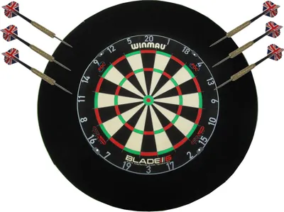 Produktbild von Winmau Blade 6 Triple Core PDC Carbon Dartboard + Surround Schwarz+6x Dartpfeile