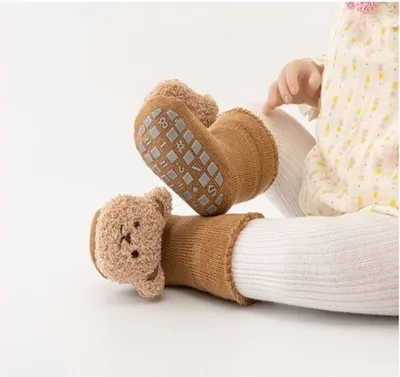 Produktbild von Rutschfeste Babysocken aus gekämmter Baumwolle mit Plüsch und L-förmiger Ferse Unisex - TEDDYFEET
