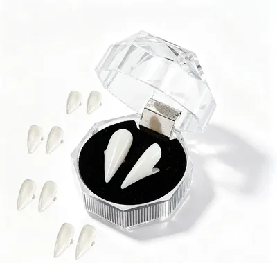 Obrázok produktu pre Vampírske zuby na zle – dostupné v 4 veľkostiach – 13 mm / 15 mm / 17 mm / 19 mm – Realistické umelé vampírske zuby – pre cosplay