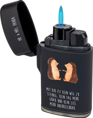 Produktbild von Mr. & Mrs. Panda Feuerzeug Igel Liebe - Schwarz - Geschenk, Feuerzeuge, sturmfeuerzeug, anzünder, Freundin, Hochzeit, gas, Hochzeitstag, zigarettenanzünder