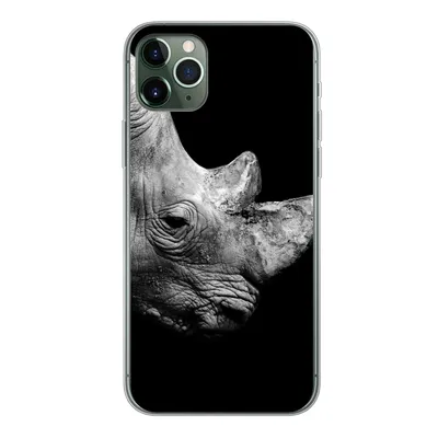 Produktbild von MuchoWow® Handyhülle Schutzhülle Hülle für iPhone 11 Pro Max Portrait Nashorn auf schwarzem Hintergrund Silikon Softcase Handy Hülle - Schutz