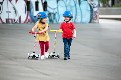 Produktbild von micro Kinderroller | Scooter mit Leuchtrollen | mini micro deluxe flux LED neon yellow