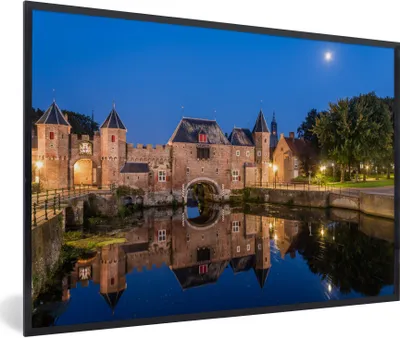 Produktbild von MuchoWow® MuchoWow® Gerahmtes Poster Mond - Amersfoort - Poort 60x40 cm - Poster mit zchwarzem Bilderrahmen - Printing - Wanddeko Schlafzimmer