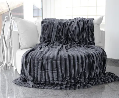 Zdjęcie produktu dla pled imitujący futro, 150x200 cm - ciepły i miękki, idealny do sofy i łóżka - kolor antracyt