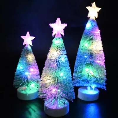 Imagen del producto de Conjunto de mini árboles de Navidad decorativos, con iluminación, de diferentes tamaños, ideal para decorar mesas