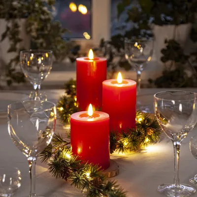 Produktbild von LED Kerzenset LINA - Echtwachs - realistische 3D Flamme - 3 Größen - Timer - rot - 3er Set