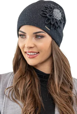 Produktbild von Vivisence damen wintermütze warm und gemütlich kopfbedeckung an winter und herbst  warm dick. blumenapplikation, klassisch mütze für frauen, hergestellt in eu, dunkelgrau, einheitsgröße