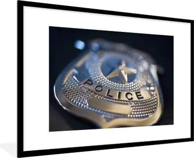 Produktbild von MuchoWow® Gerahmtes Poster Polizeiabzeichen 90x60 cm - Poster mit Schwarzem Bilderrahmen Wandposter Rahmen Foto Bilder - Wanddekoration - Fotos