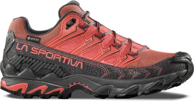 Wanderschuhe für Damen; Modell "Ultra Raptor II Woman Gtx" von La Sportiva in Rot und Schwarz.