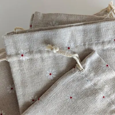 Produktbild von Geschenktüten mit Blumenmuster, Jute-Optik