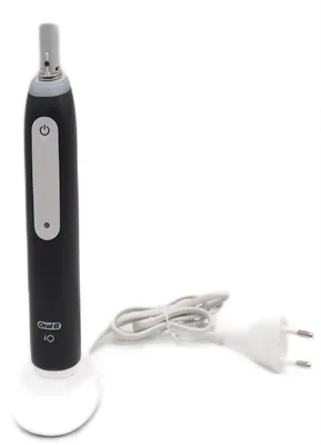 Produktbild von Oral-B Wiederaufladbare elektrische Zahnbürste iO 3 Schwarz 1 Elektrische Zahnbürste 1 Oral