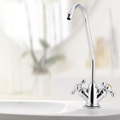 Produktbild von 1/4'' Küchenarmatur mit Doppelkopf aus Zinklegierung, verchromt, Umkehrosmose-Trinkwasserfilter