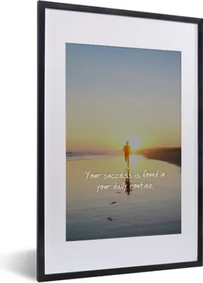 Produktbild von MuchoWow® MuchoWow® Gerahmtes Poster Sprichwörter - 'Dein Erfolg liegt in deiner täglichen Routine' - Zitate - Sport 40x60 cm - Poster mit zchwarzem Bilderrahmen - Poster in Rahmen