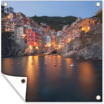 Produktbild von MuchoWow® 100x100 cm Outdoor-Poster Gartendeko Sichtschutz Garten Poster für den Garten  Beleuchtung in dem Dorf Cinque Terre in Italien