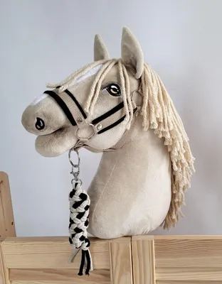 Produktbild von Hobby Horse Set: A3 Halfter mit schwarzem Fell + Anbindestrick - schwarz und beige