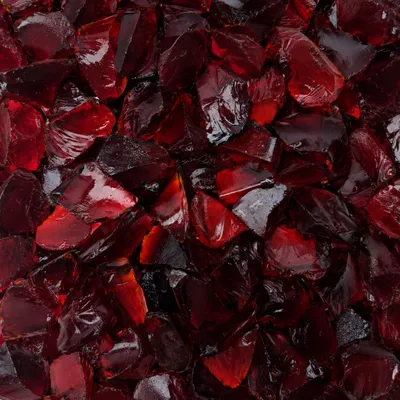 Roter Glas-Splitt 3–5 cm Nahaufnahme