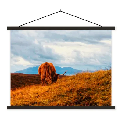 Produktbild von MuchoWow® Textilposter Schottischer Highlander - Gras - Berg 150x113 cm mit schwarzem Rahmen - Wohnzimmer
