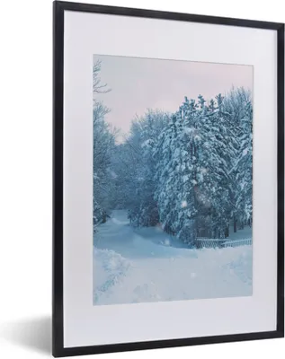 Produktbild von MuchoWow® Gerahmtes Poster Wald - Schnee - Winter 30x40 cm - Poster mit Schwarzem Bilderrahmen Wandposter Rahmen Foto Bilder - Wandposter Schlafzimmer