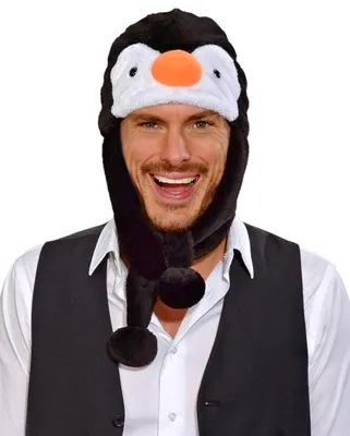 Produktbild von Warme Plüsch Pinguin Mütze mit Ohrschützern, Bommeln und orangefarbener Nase
