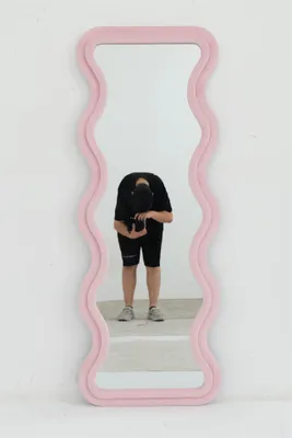 Hauptansicht des LunaMirror Mila Ganzkörperspiegels in Rosa, 160 x 60 cm