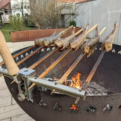 Zdjęcie produktu dla Wymienne szpikulce do uchwytu Steckerlfisch - 12 sztuk 60 cm - obustronnie zaostrzone - naturalne drewno bukowe