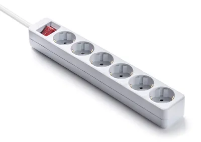 Productafbeelding van FAMATEL – Leiste Ecosockets: 6 stopcontacten. Met aan/uit-schakelaar. 3 meter lang. Geschikt voor maximaal 3 apparaten
