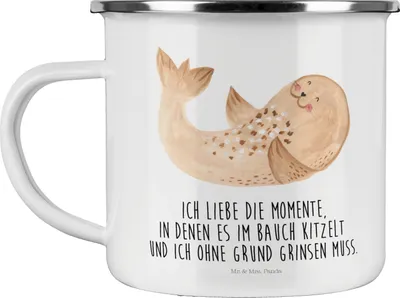 Produktbild von Mr. & Mrs. Panda Campingtasse Robbe Liegen - Weiß - Geschenk, Robben, Emaille Becher, Lustige Sprüche, Seehund, Pott, Strand, Teetasse, Ostsee, Nordsee, Tasse, Blechtasse