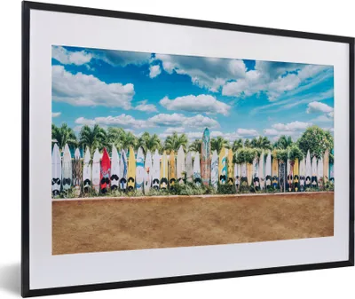 Produktbild von MuchoWow® Gerahmtes Poster Surfbretter in einer Reihe 60x40 cm - Poster mit Schwarzem Bilderrahmen Wandposter Rahmen Foto Bilder - Schlafzimmer - Plakat in Rahmen - Drucken