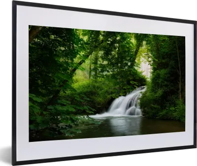 Produktbild von MuchoWow® Gerahmtes Poster Wasserfall - Natur - Grün 60x40 cm - Poster mit Schwarzem Bilderrahmen Wandposter Rahmen Foto Bilder - Schlafzimmer - Plakat in Rahmen - Drucken