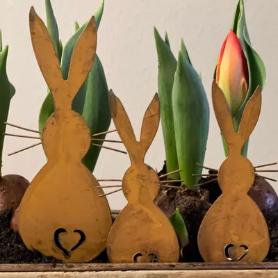 Produktbild von Storm's Gartenzaubereien Osterhasen Gartenstecker 3er Set – Edelrost Deko für Frühling 2 kleine Hasen + 1 großer Hase, nachhaltige Osterdeko aus Metall